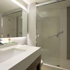 Upper Floors Queen Room